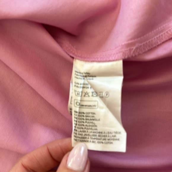 H&M pink cotton v-neck long sleeve blouse w/ ruffle detail on shoulders. Size 4 - Picture 9 of 10